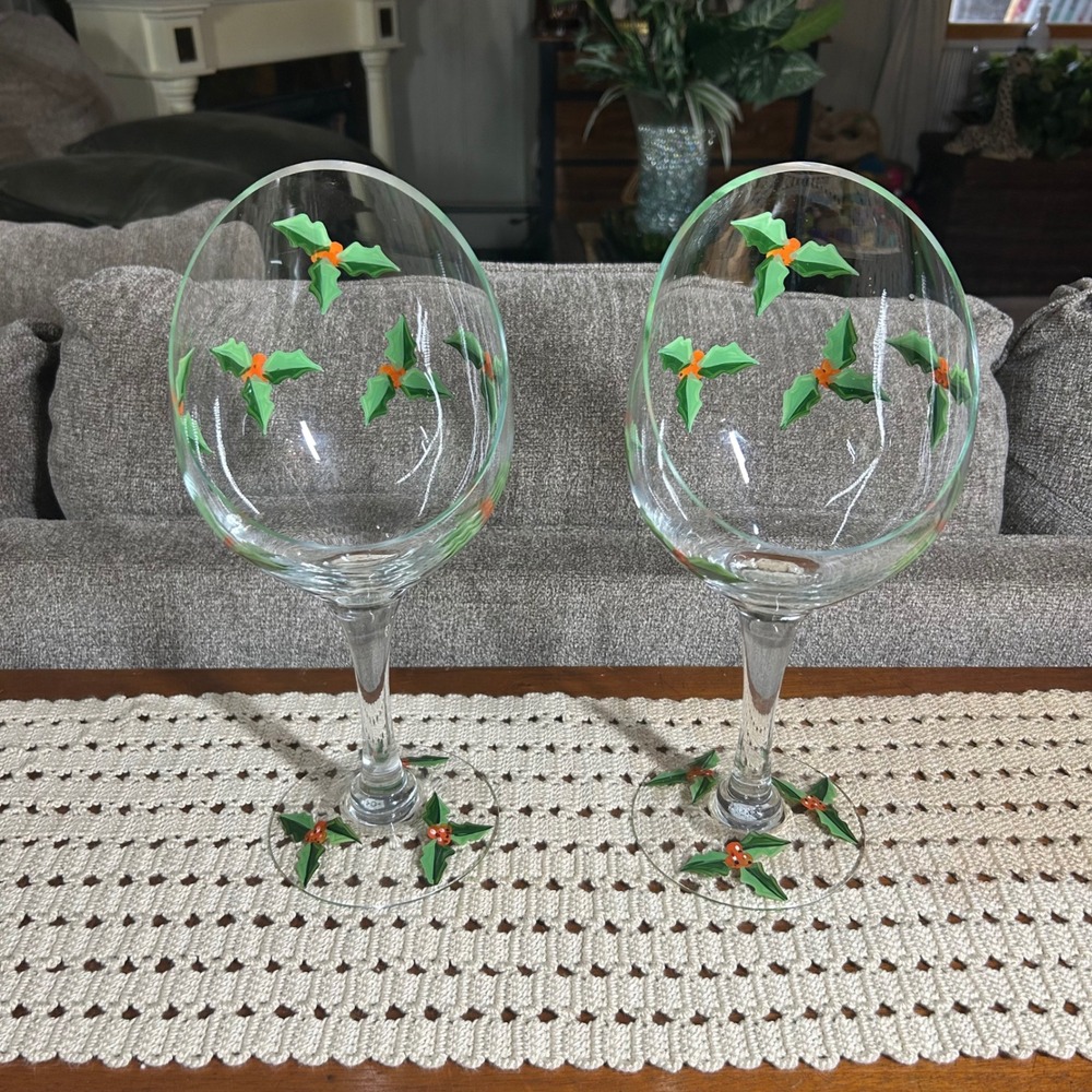 Victrade Ltd Hand Painted Holly Berry Slanted Rim Wine Glasses Set of 2 Holiday